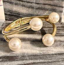 Pearl Statement Bracelet - Multiple Choices